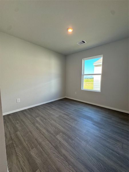 Spacious, unfurnished interior of a new home in Santa Fe, Cleveland (Image 26).