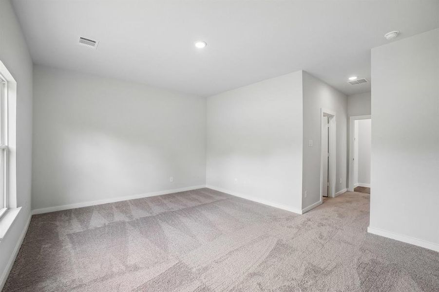 Spacious, unfurnished interior of a new home in Ambergrove, Royse City (Image 31).