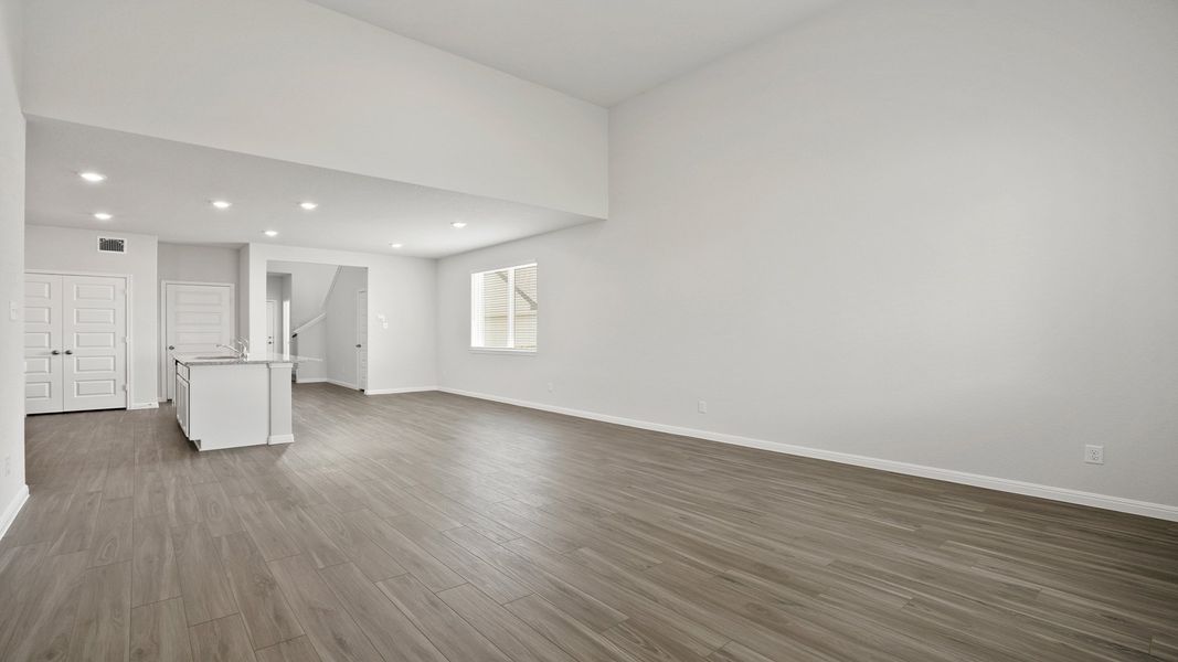 Spacious, unfurnished interior of a new home in Hunters Ranch, San Antonio (Image 15). Spacious, unfurnished interior of a new home in Hunters Ranch, San Antonio (Image 15).
