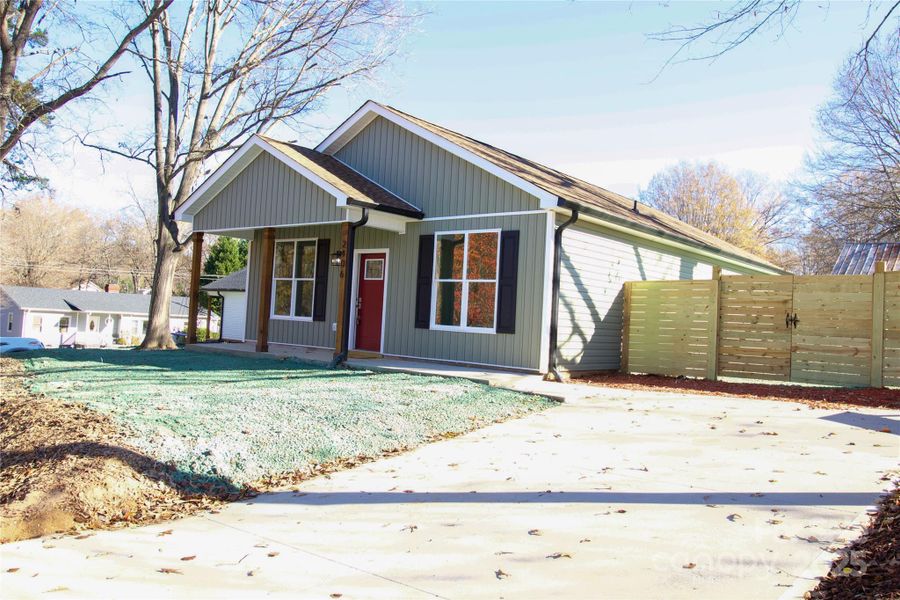 Exterior details and patio area of a home in , Kannapolis (Image 15).