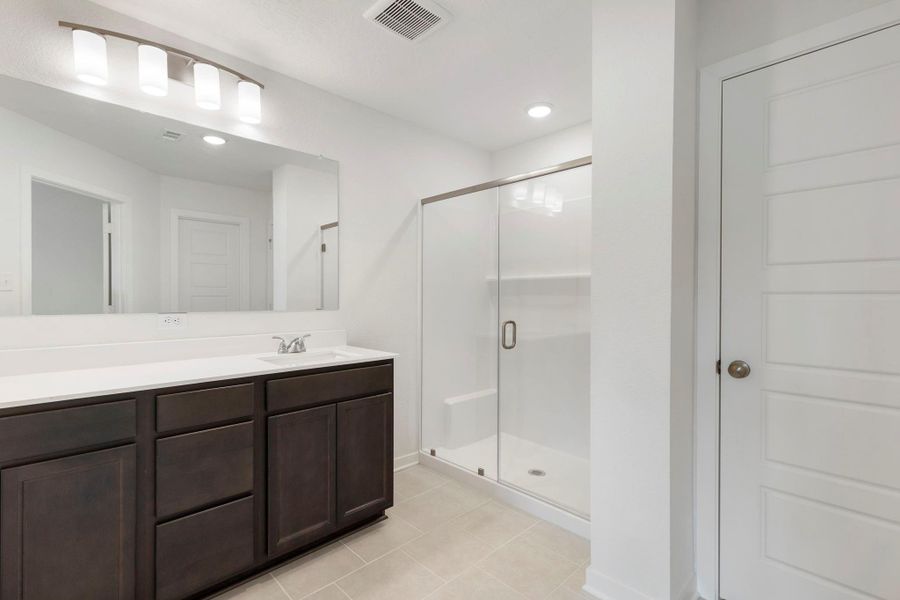 Furnished interior view inside a new home in Sterling Ridge, Huntsville (Image 6).