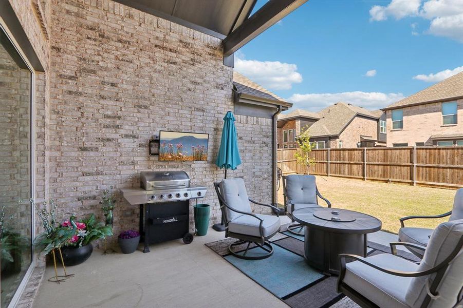 Exterior details and patio area of a home in , Northlake (Image 25).