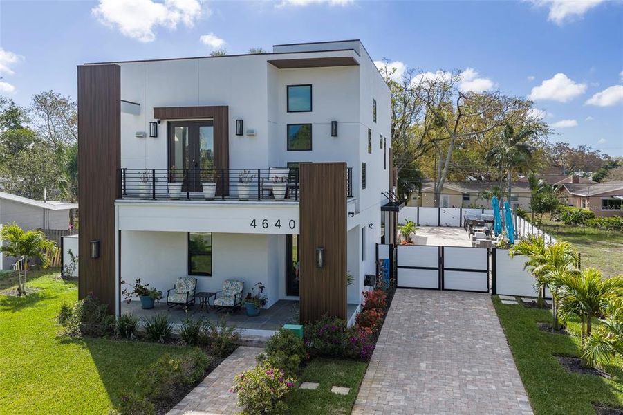 Front exterior of a new home in , St. Petersburg, FL, highlighting curb appeal (Image 26). Front exterior of a new home in , St. Petersburg, FL, highlighting curb appeal (Image 26).