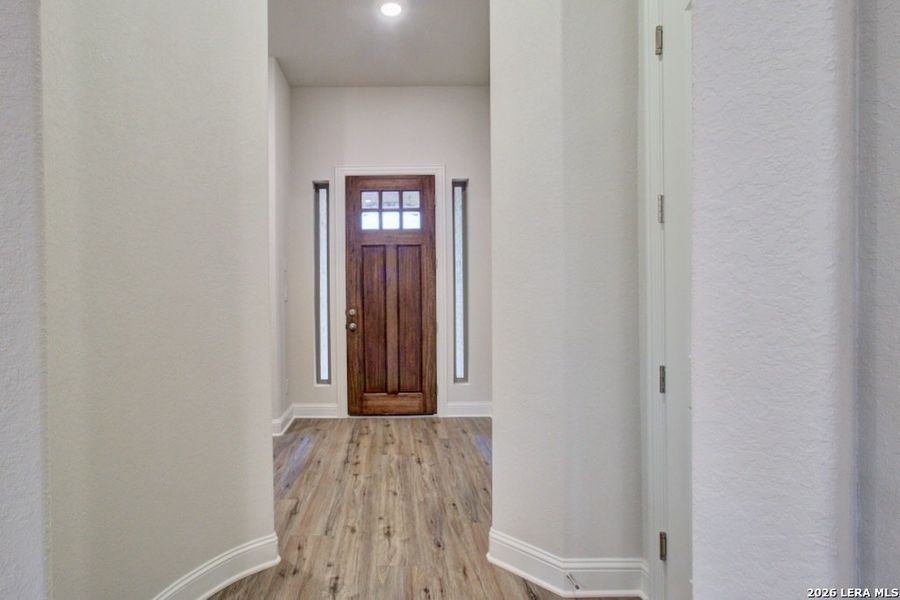 Spacious, unfurnished interior of a new home in Veramendi, New Braunfels (Image 18).