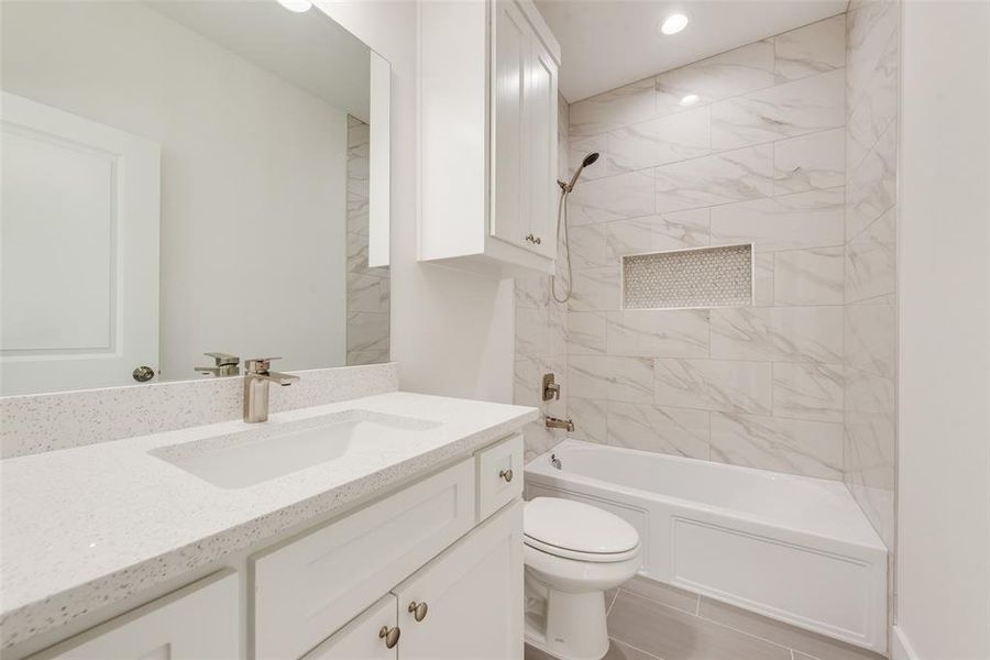 Furnished interior view inside a new home in , Dallas (Image 5).