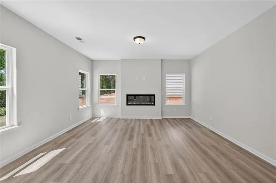 Spacious, unfurnished interior of a new home in Evergreen at Lakeside, Temple (Image 15).