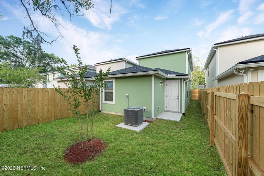 Exterior details and patio area of a home in , Jacksonville (Image 3).