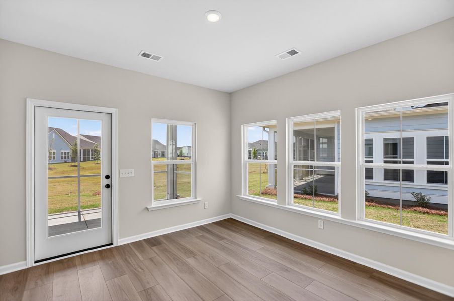 Spacious, unfurnished interior of a new home in Carnes Crossroads, Summerville (Image 13).