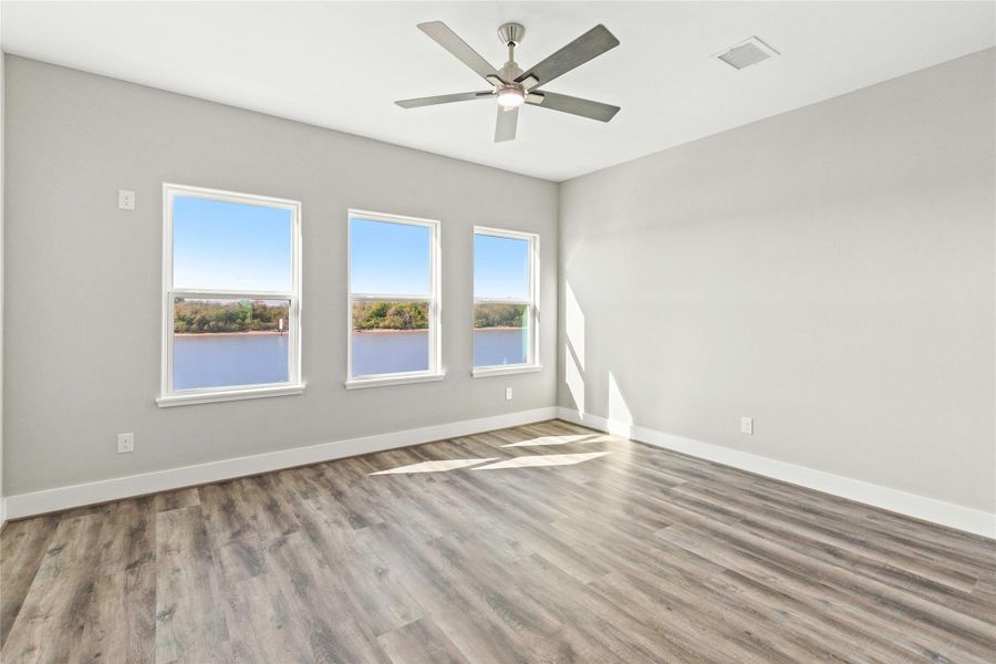 Spacious, unfurnished interior of a new home in , Matagorda (Image 19).