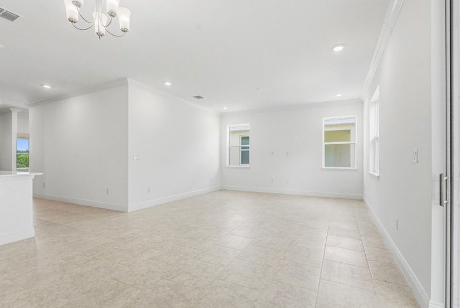 Spacious, unfurnished interior of a new home in Eden Hills, Lake Alfred (Image 33).