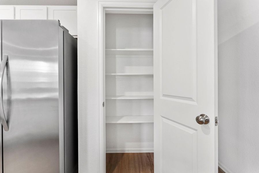 Spacious pantry!