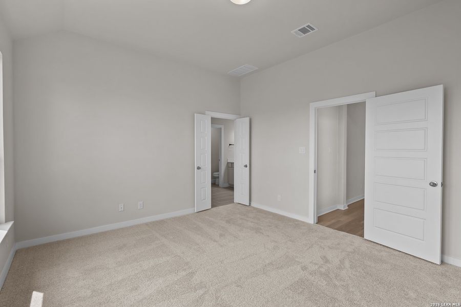 Spacious, unfurnished interior of a new home in Stillwater Ranch, San Antonio (Image 17).