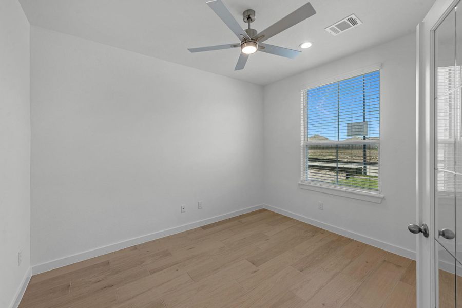 Spacious, unfurnished interior of a new home in Grand Mason Crossing, Katy (Image 24).