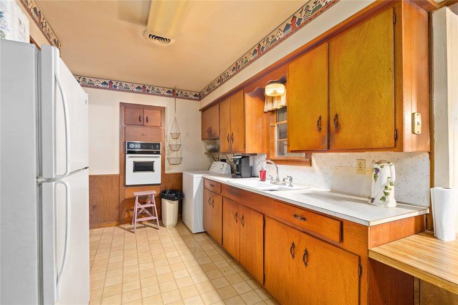Furnished interior view inside a new home in , Brownwood (Image 29).