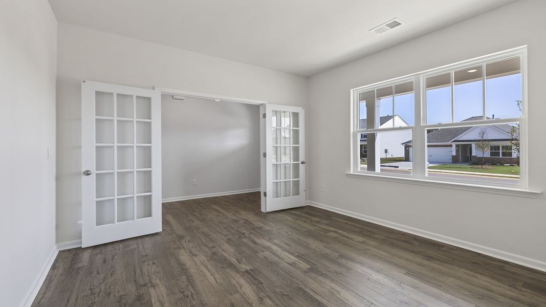 Spacious, unfurnished interior of a new home in Woodglen, Piedmont (Image 14).