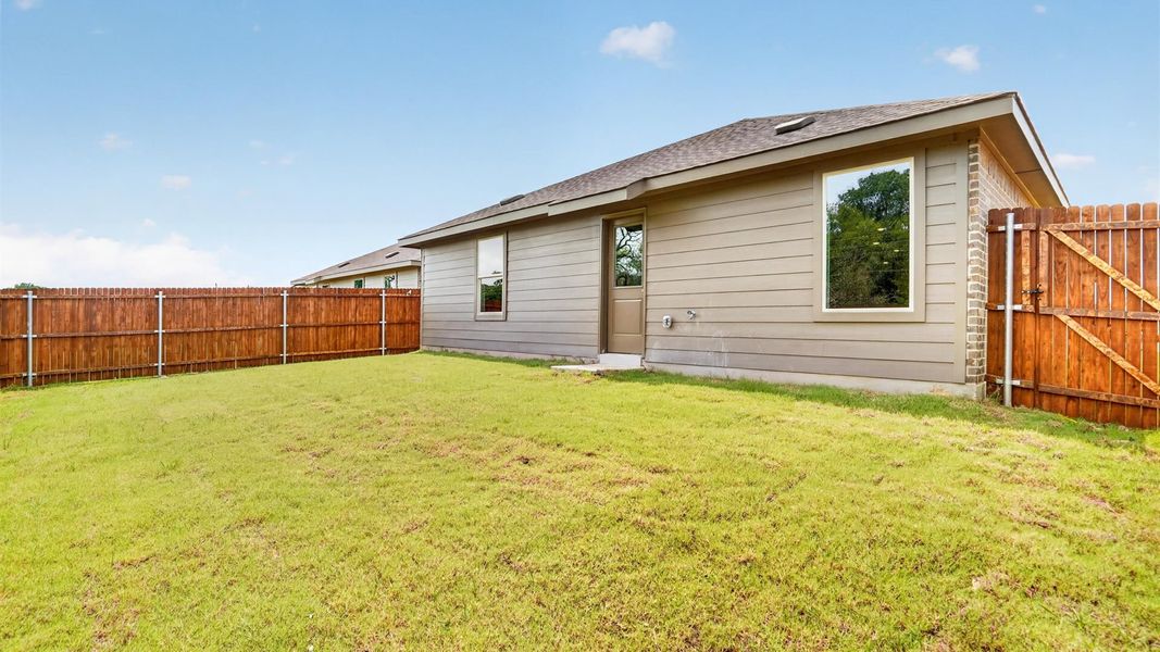 Exterior details and patio area of a home in Springhill South, Boyd (Image 14).