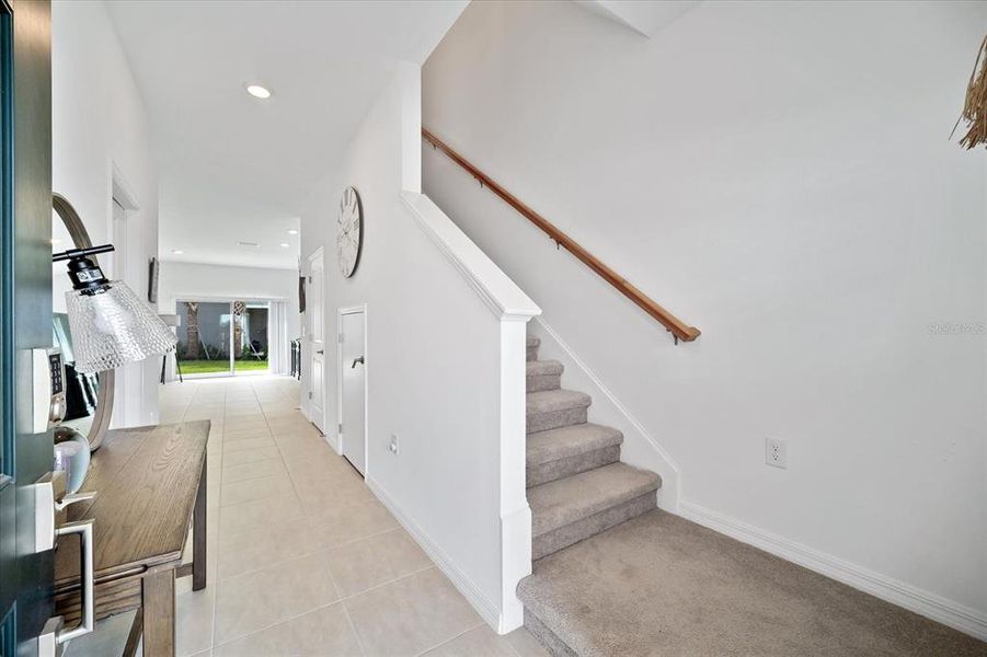 Spacious, unfurnished interior of a new home in , Sarasota (Image 19).