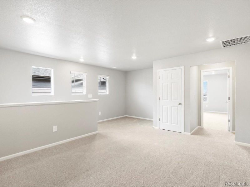 Spacious, unfurnished interior of a new home in Lake Bluff, Greeley (Image 20). Spacious, unfurnished interior of a new home in Lake Bluff, Greeley (Image 20).