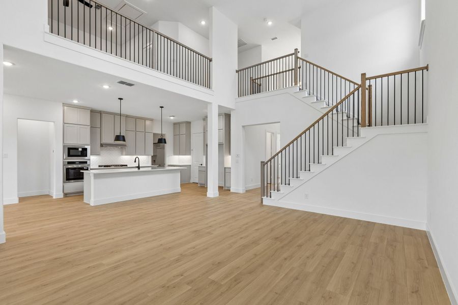 Spacious, unfurnished interior of a new home in Dove Hollow, Waxahachie (Image 19).