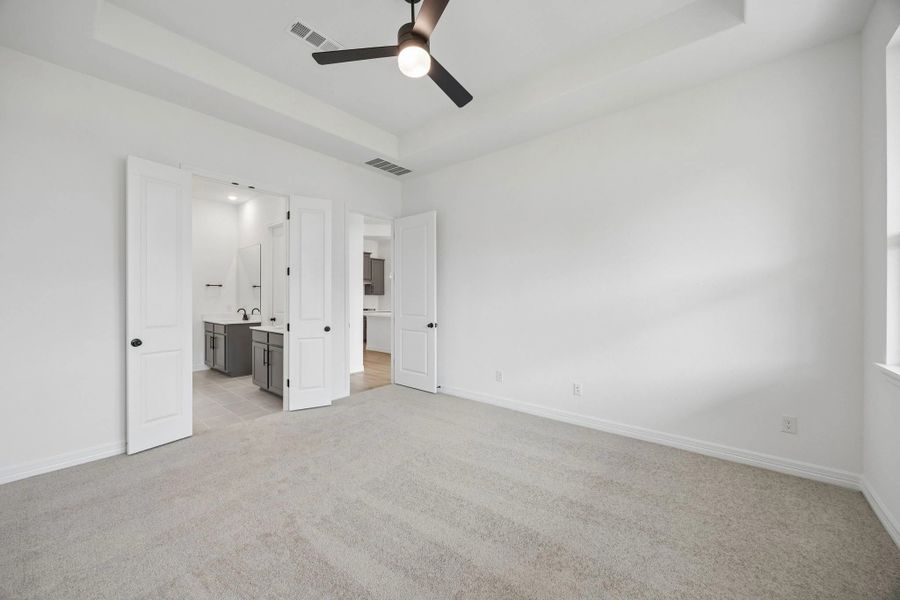 Spacious, unfurnished interior of a new home in Bergamo, Katy (Image 16).