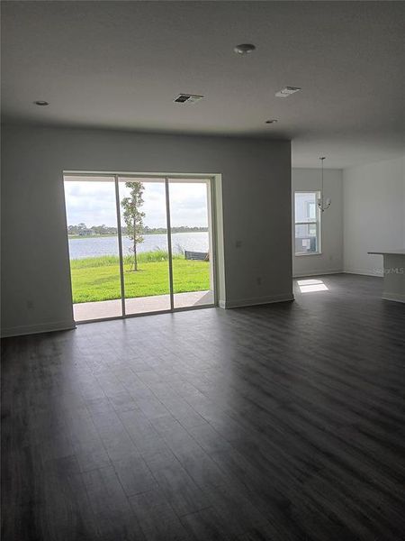 Spacious, unfurnished interior of a new home in , Orlando (Image 15).