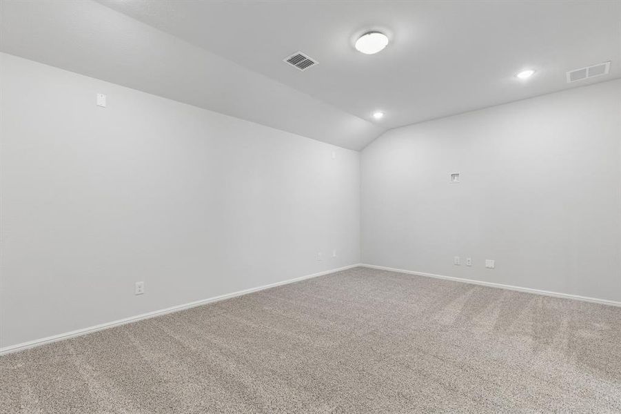 Spacious, unfurnished interior of a new home in Bellagio, Forney (Image 9).