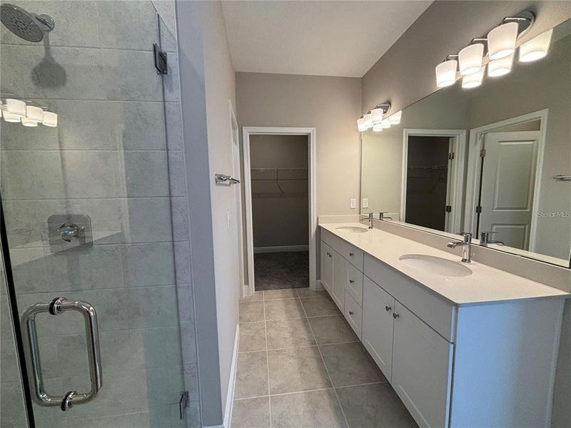 Furnished interior view inside a new home in , Winter Garden (Image 9).