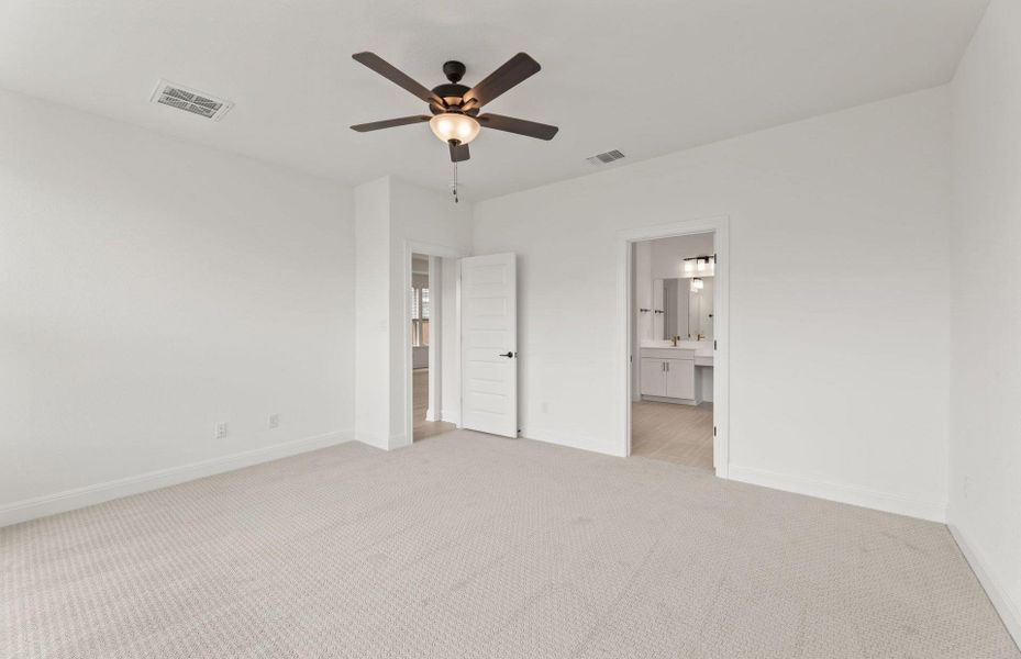 Spacious, unfurnished interior of a new home in Santa Rita Ranch, Liberty Hill (Image 26).