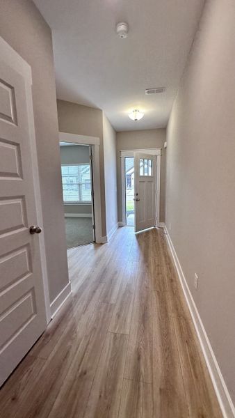 Spacious, unfurnished interior of a new home in Veterans Cove, Murfreesboro (Image 23).