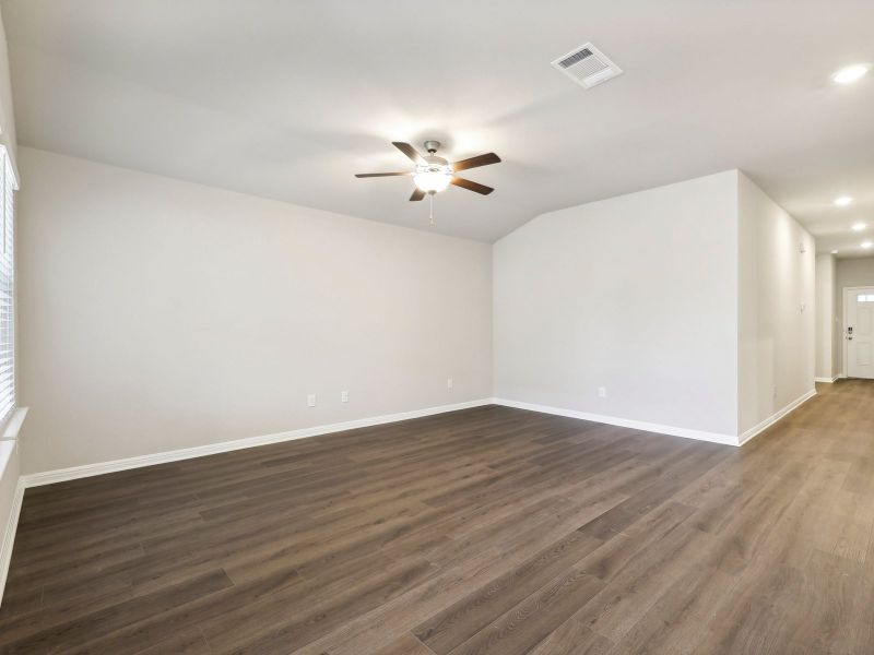 Spacious, unfurnished interior of a new home in Waterstone Crossing, Kyle (Image 10).