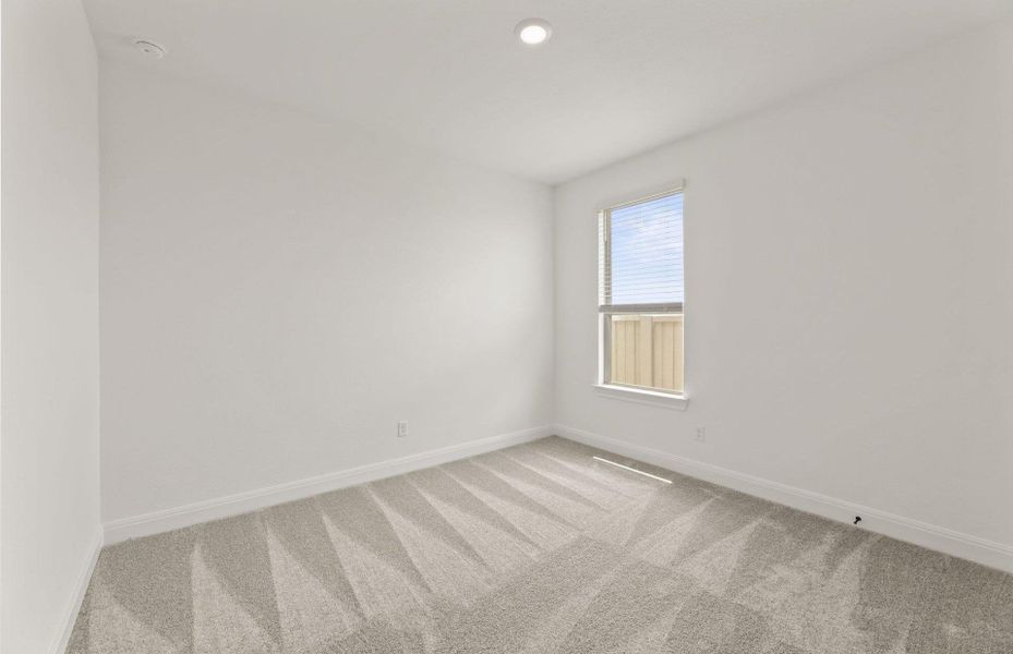 Spacious, unfurnished interior of a new home in Santa Rita Ranch, Liberty Hill (Image 27).