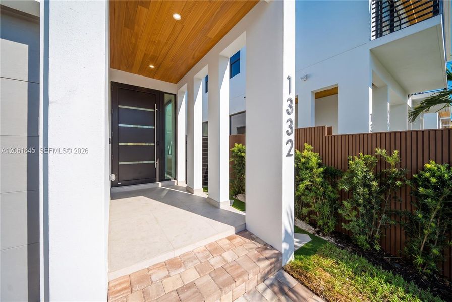 Exterior details and patio area of a home in , Fort Lauderdale (Image 36).