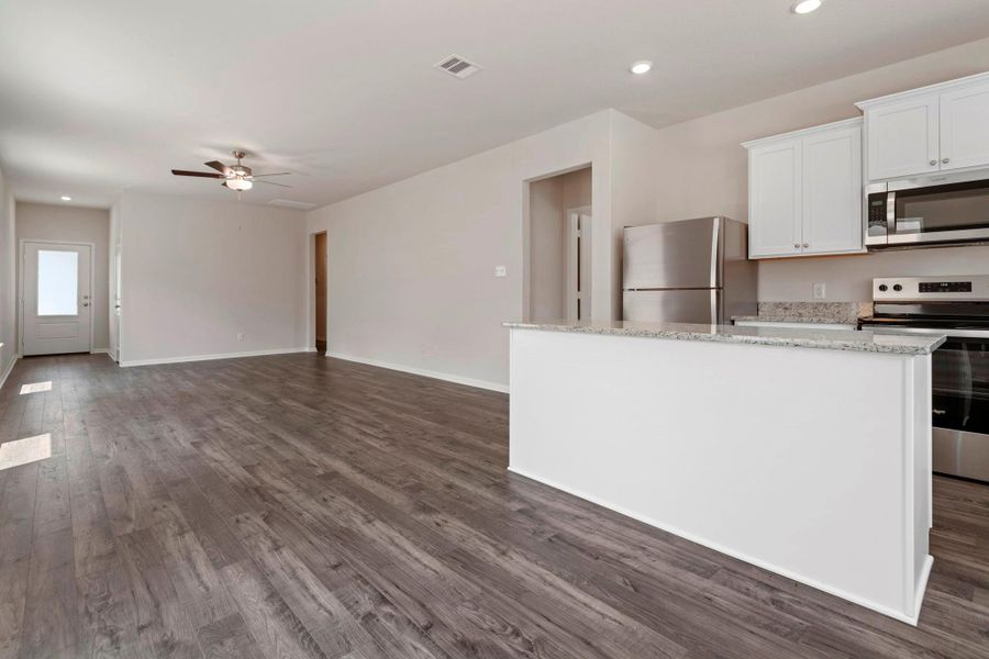 Spacious, unfurnished interior of a new home in Cypress Trails at Bauer Landing, Hockley (Image 9).