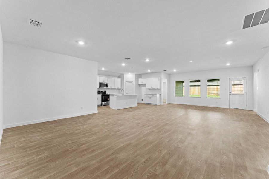 Spacious, unfurnished interior of a new home in Sonoma Oaks, Fredericksburg (Image 33). Spacious, unfurnished interior of a new home in Sonoma Oaks, Fredericksburg (Image 33).