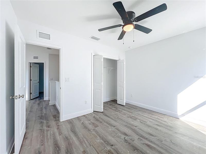 Spacious, unfurnished interior of a new home in , Tampa (Image 17).