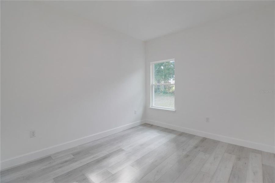 Spacious, unfurnished interior of a new home in , Ocala (Image 9).