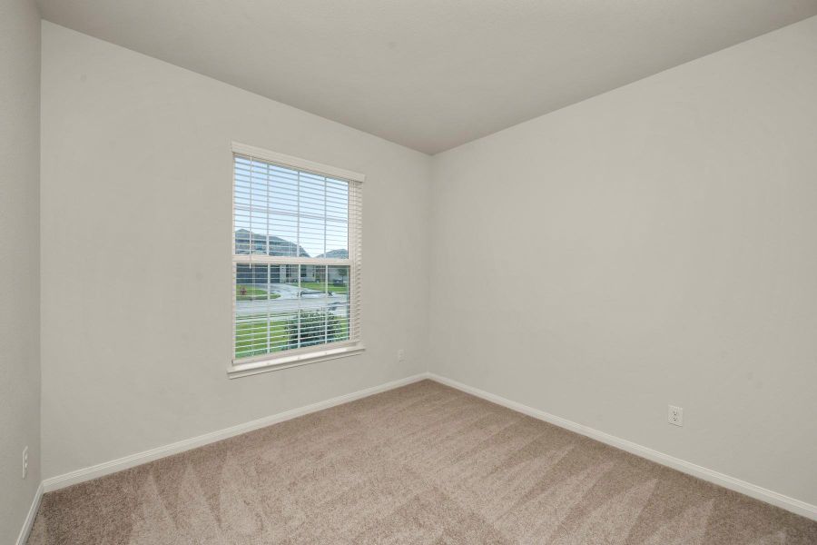 Spacious, unfurnished interior of a new home in Lago Mar, Texas City (Image 6).