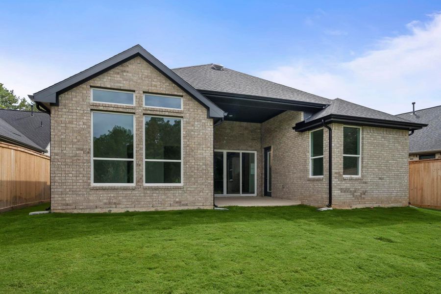 Exterior details and patio area of a home in Kresston, Montgomery (Image 2).