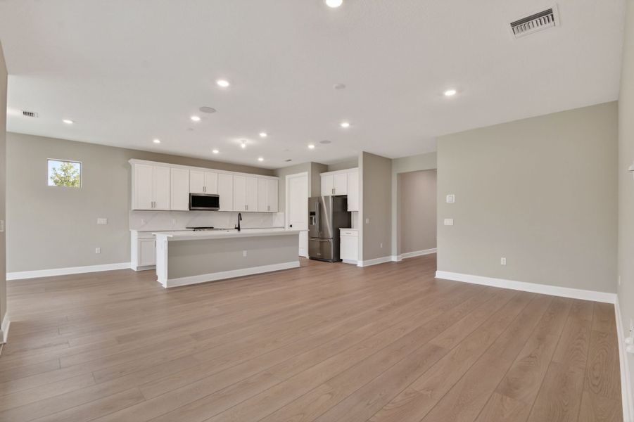 Spacious, unfurnished interior of a new home in Hendrix Reserve, Lake Worth (Image 31).