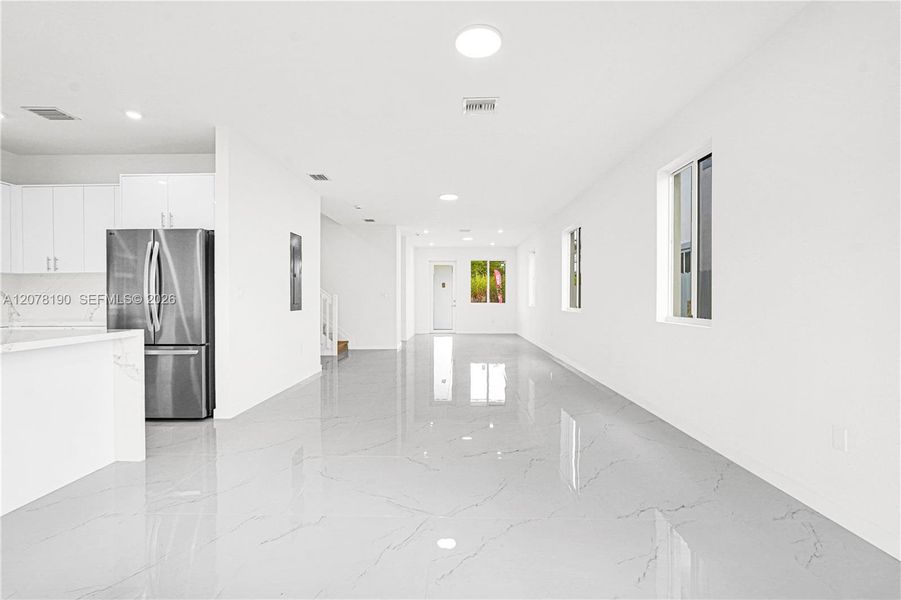 Spacious, unfurnished interior of a new home in , Miami (Image 101).