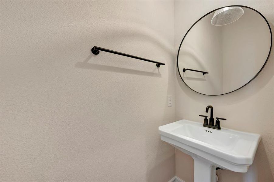 Close-up of interior finishes inside a home in Elevon, Lavon (Image 20).