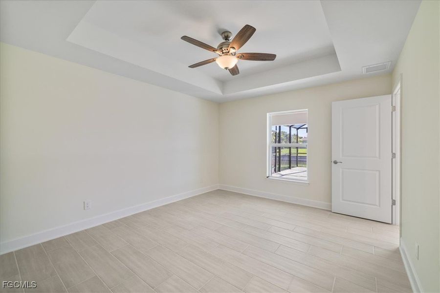 Spacious, unfurnished interior of a new home in Cape Coral, Cape Coral (Image 29).