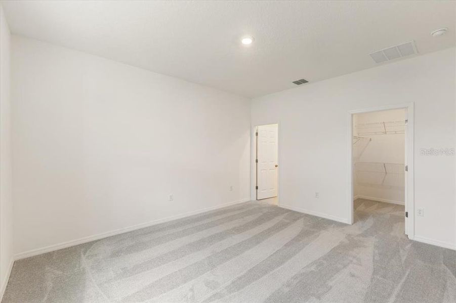 Spacious, unfurnished interior of a new home in Mirror Lake Village, Fruitland Park (Image 25).