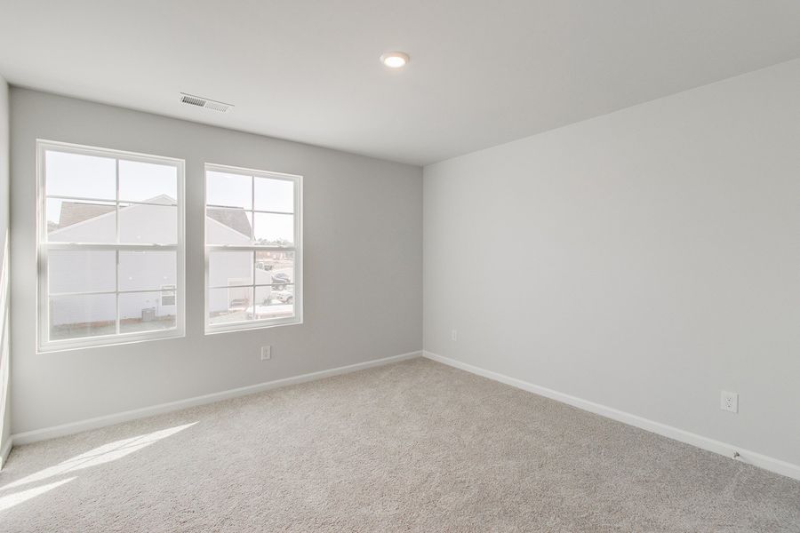 Spacious, unfurnished interior of a new home in Bluefield, Lexington (Image 29).