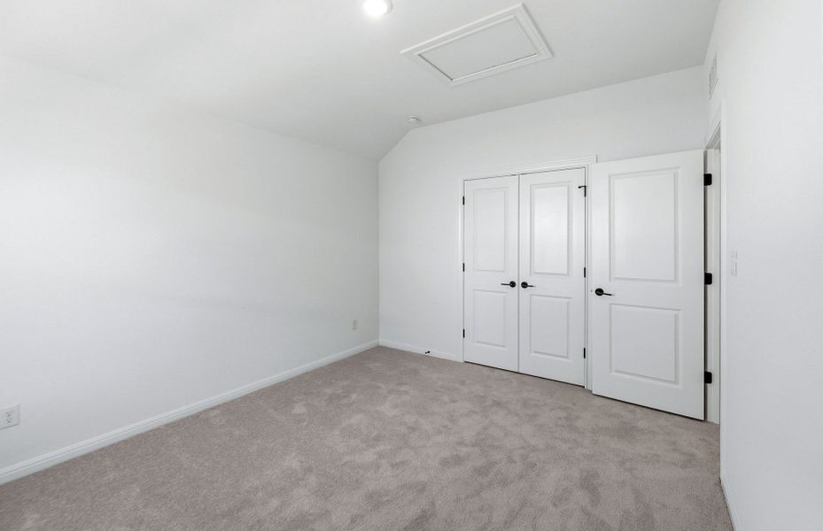 Spacious, unfurnished interior of a new home in Crescent Bluff, Georgetown (Image 51).
