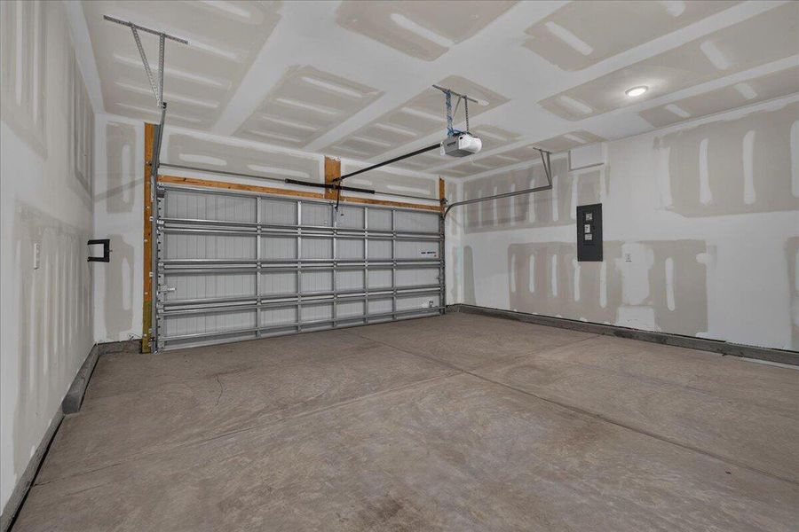 Spacious, unfurnished interior of a new home in , Summerville (Image 21).