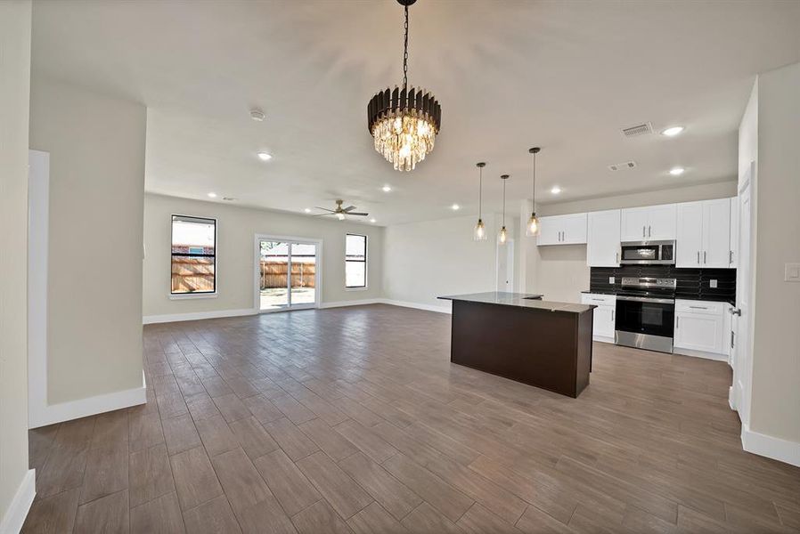 Spacious, unfurnished interior of a new home in , Granbury (Image 15). Spacious, unfurnished interior of a new home in , Granbury (Image 15).