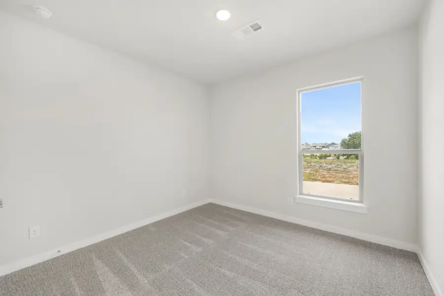 Spacious, unfurnished interior of a new home in Cottonwood Creek, Rowlett (Image 39).
