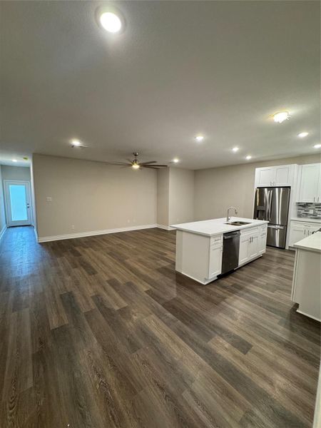Spacious, unfurnished interior of a new home in , Willis (Image 19).