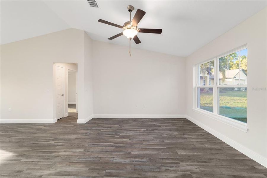 Spacious, unfurnished interior of a new home in , Ocala (Image 26).